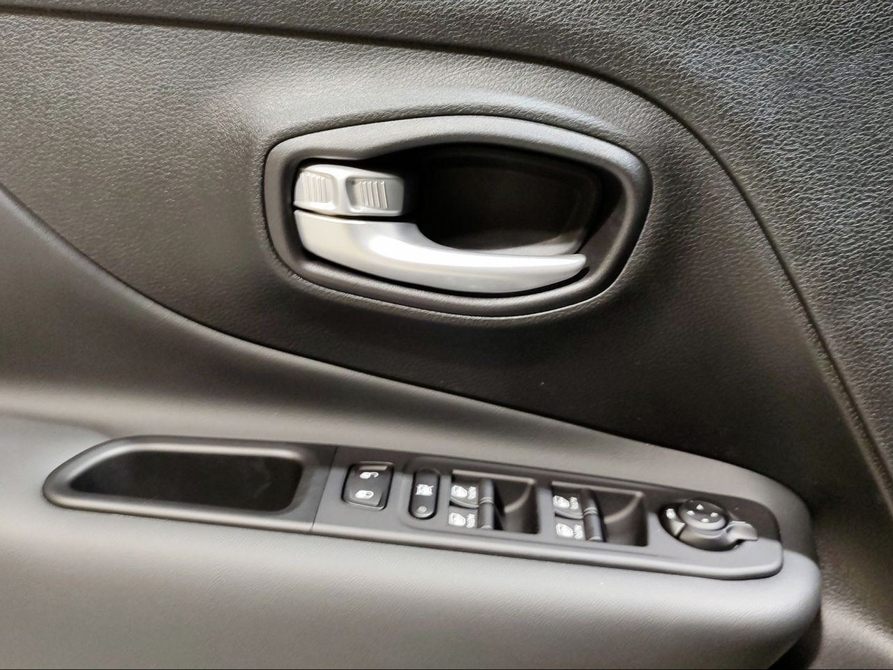 Jeep Renegade eHybrid Summit 1.5 MHEV 130hp Dct Fwd - Foto 2