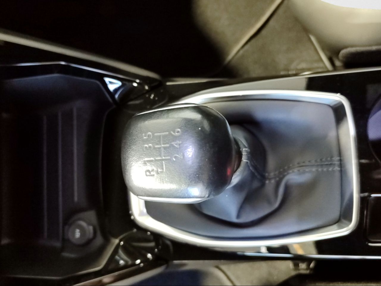 Peugeot 2008 Allure Puretech 100 S&S 6 Vel. MAN - Foto 2