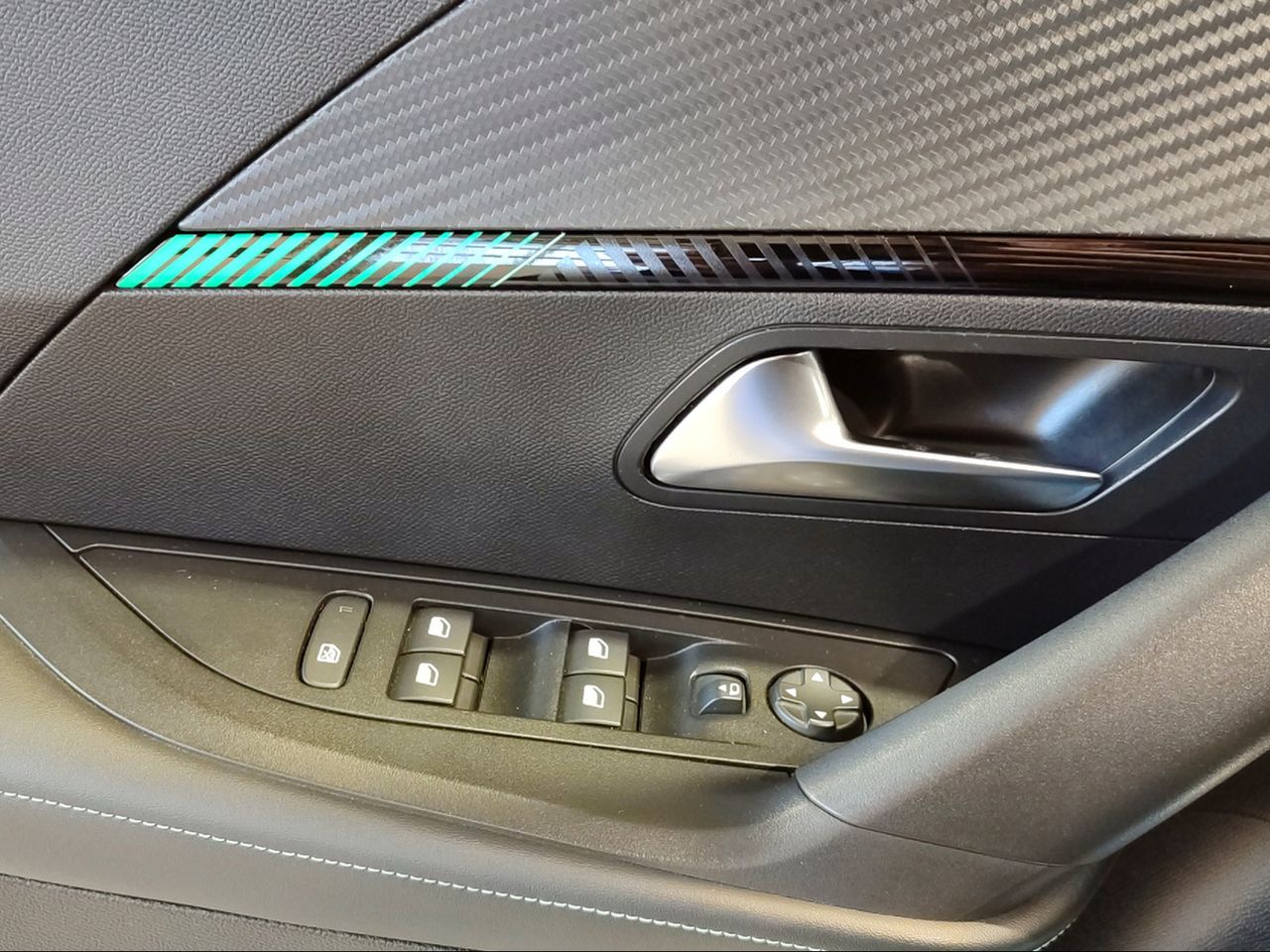 Peugeot 2008 Allure Puretech 100 S&S 6 Vel. MAN - Foto 2