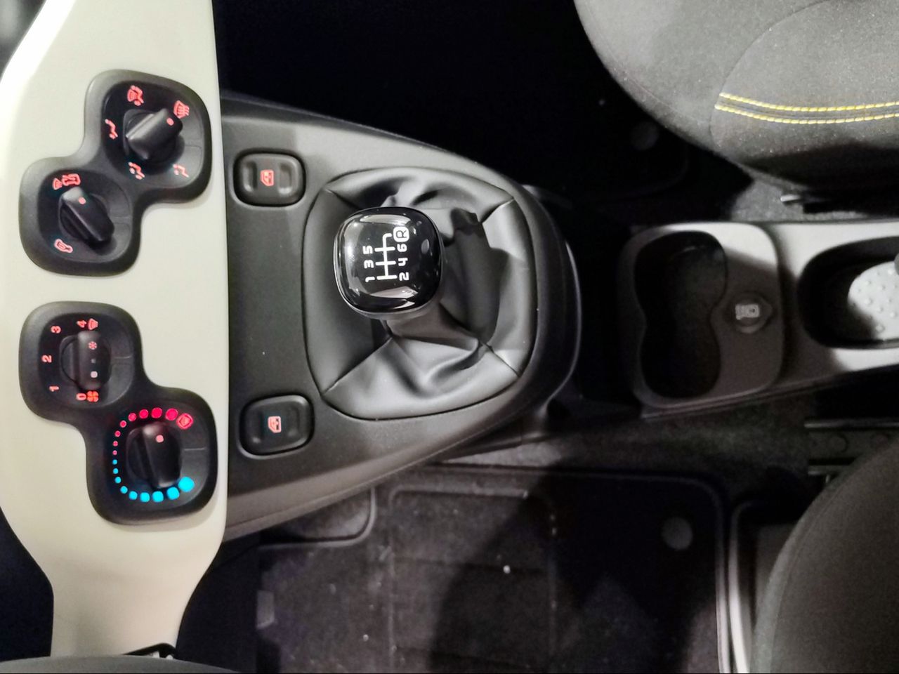 Fiat Panda Pandina 1.0 Hybrid 51kW (70cv) - Foto 2