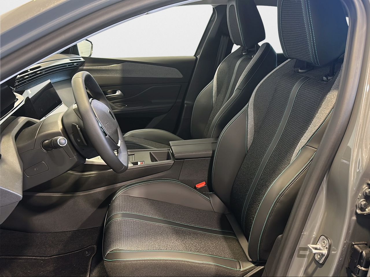 Peugeot 308 5P Allure Hybrid MHEV 145 e-DCS6 - Foto 2