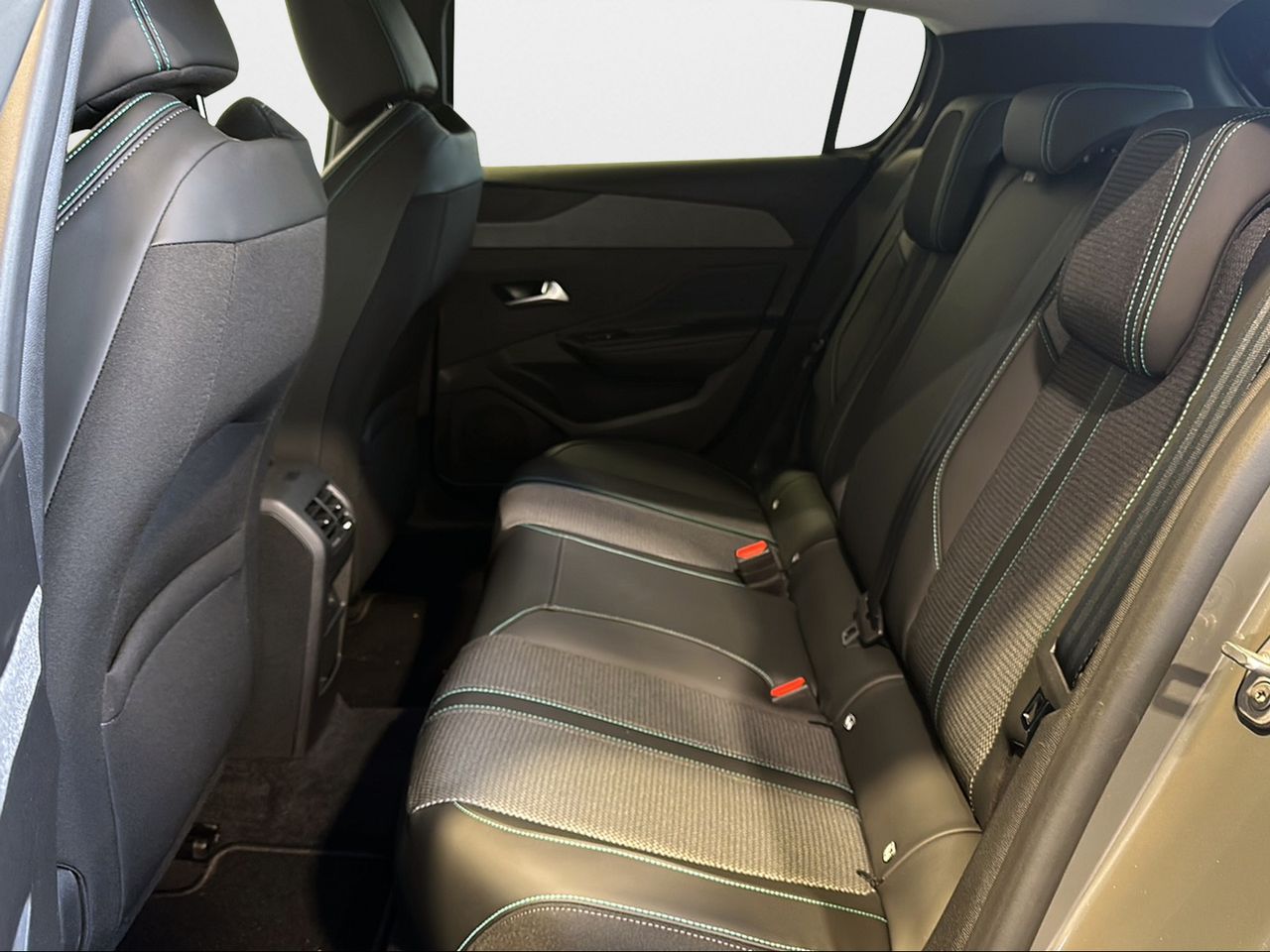 Peugeot 308 5P Allure Hybrid MHEV 145 e-DCS6 - Foto 2