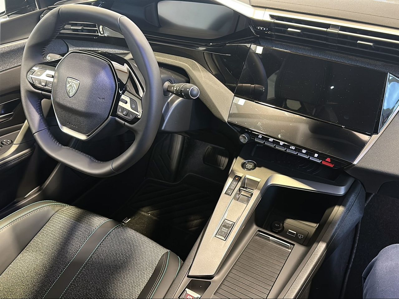 Peugeot 308 5P Allure Hybrid MHEV 145 e-DCS6 - Foto 2