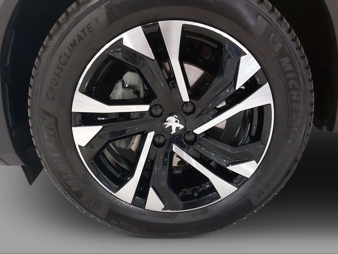 Peugeot 2008 Allure Puretech 130 S&S EAT8 - Foto 2