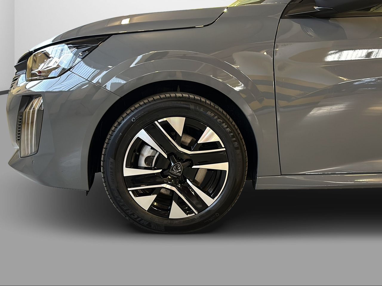 Peugeot 208 Allure HYBRID 145 eDCS6 - Foto 2