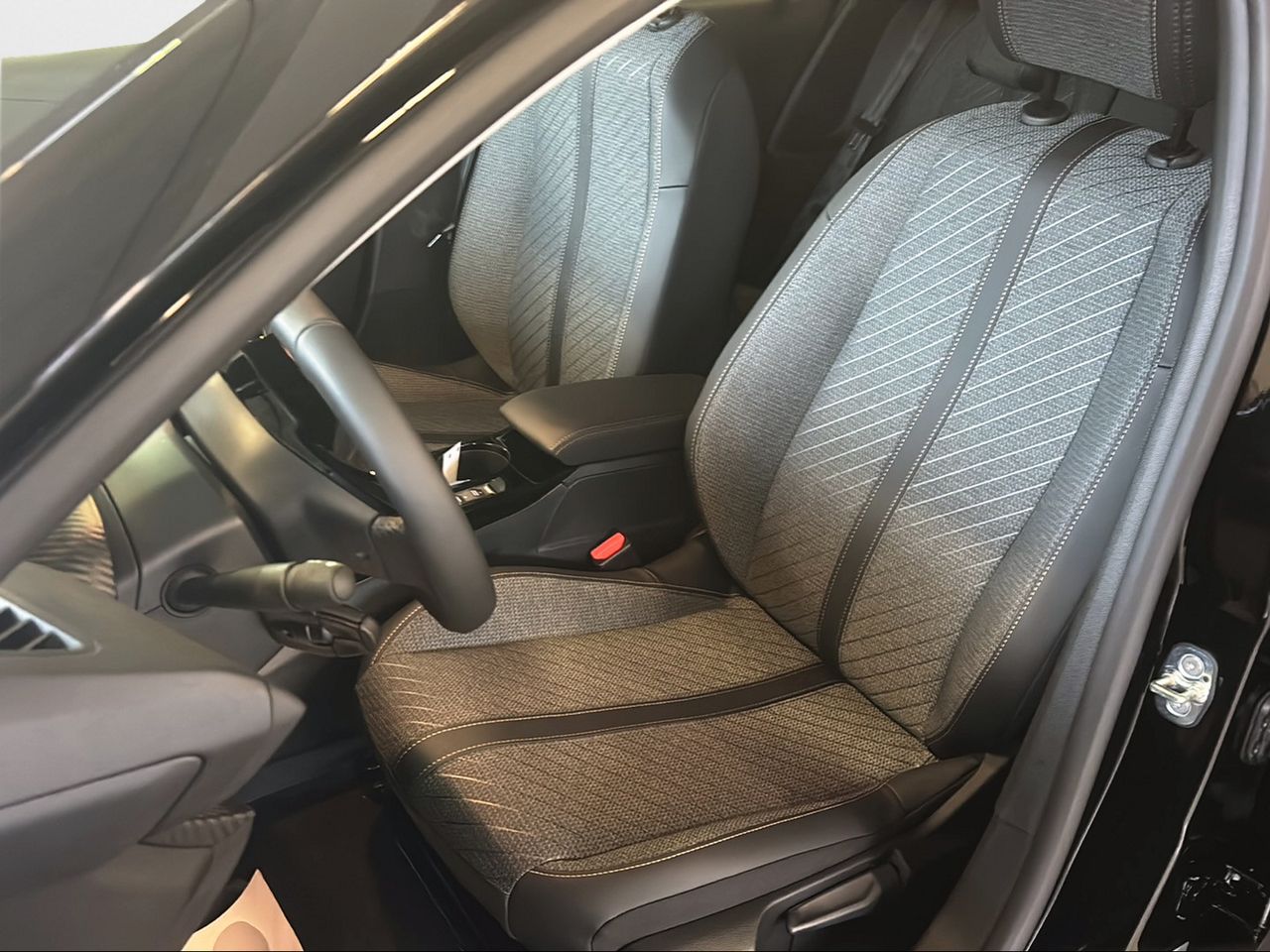 Peugeot 208 Allure HYBRID 110 eDCS6 - Foto 2