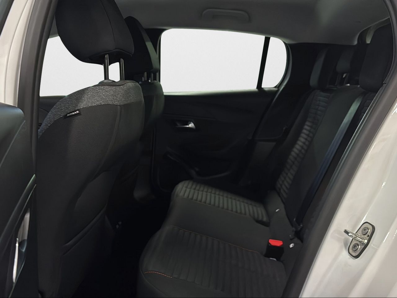 Peugeot 208 Eléctrico Active - Foto 2