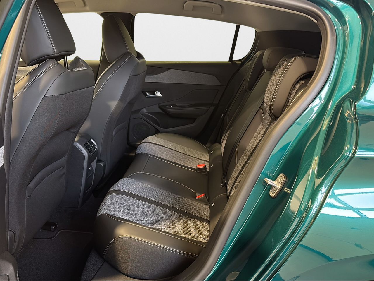 Peugeot 308 5P Allure Hybrid MHEV 145 e-DCS6 - Foto 2