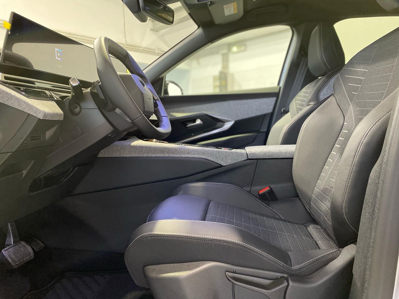 Peugeot 3008 Hybrid 1.2 107KW Allure Exclusive eDCS6 - Foto 2