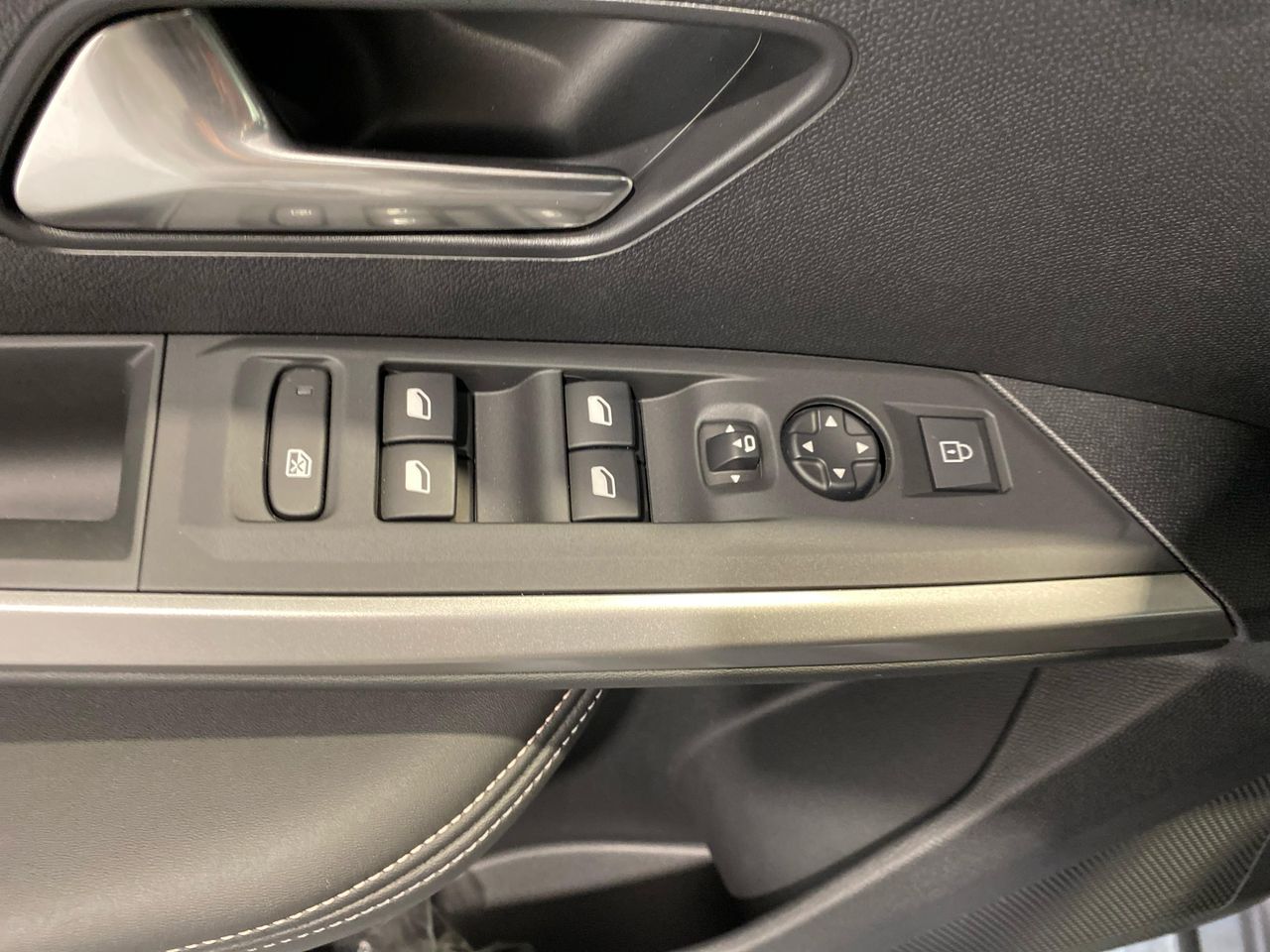 Peugeot 3008 Hybrid 1.2 107KW Allure Exclusive eDCS6 - Foto 2