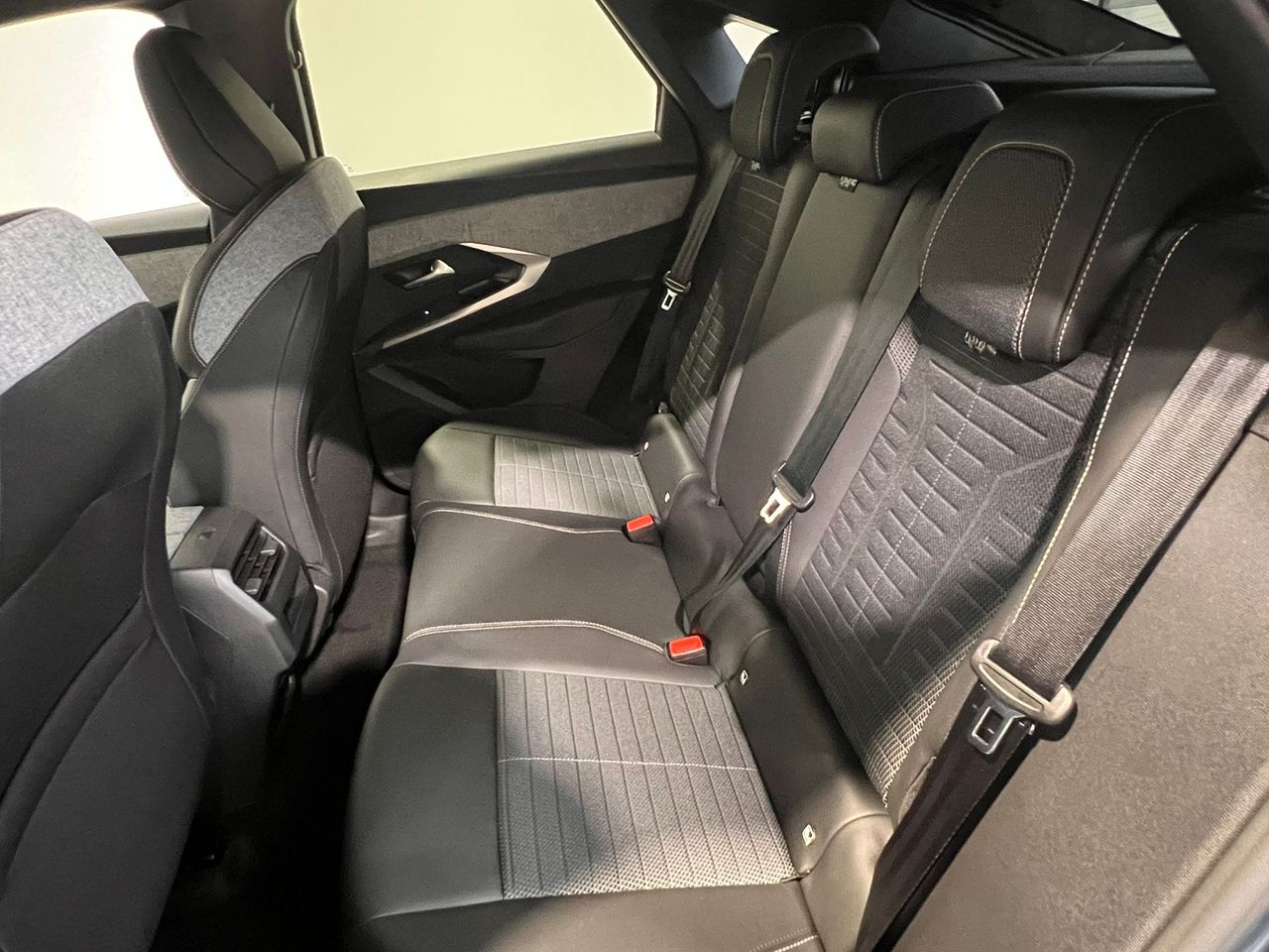 Peugeot 3008 Hybrid 1.2 107KW Allure Exclusive eDCS6 - Foto 2