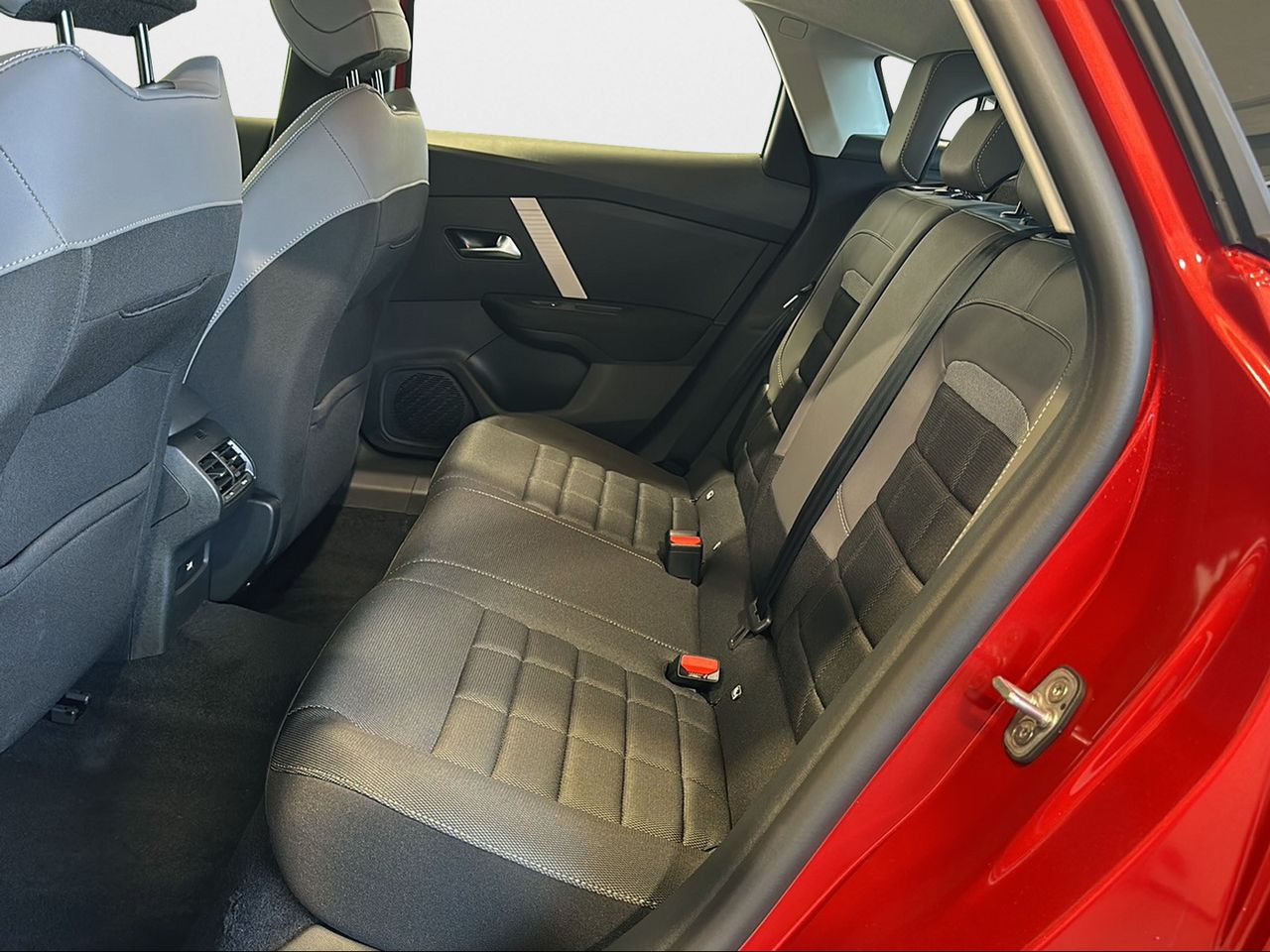 Citroën C4 Hybrid 145 ë-DCS6 Business Edition - Foto 2