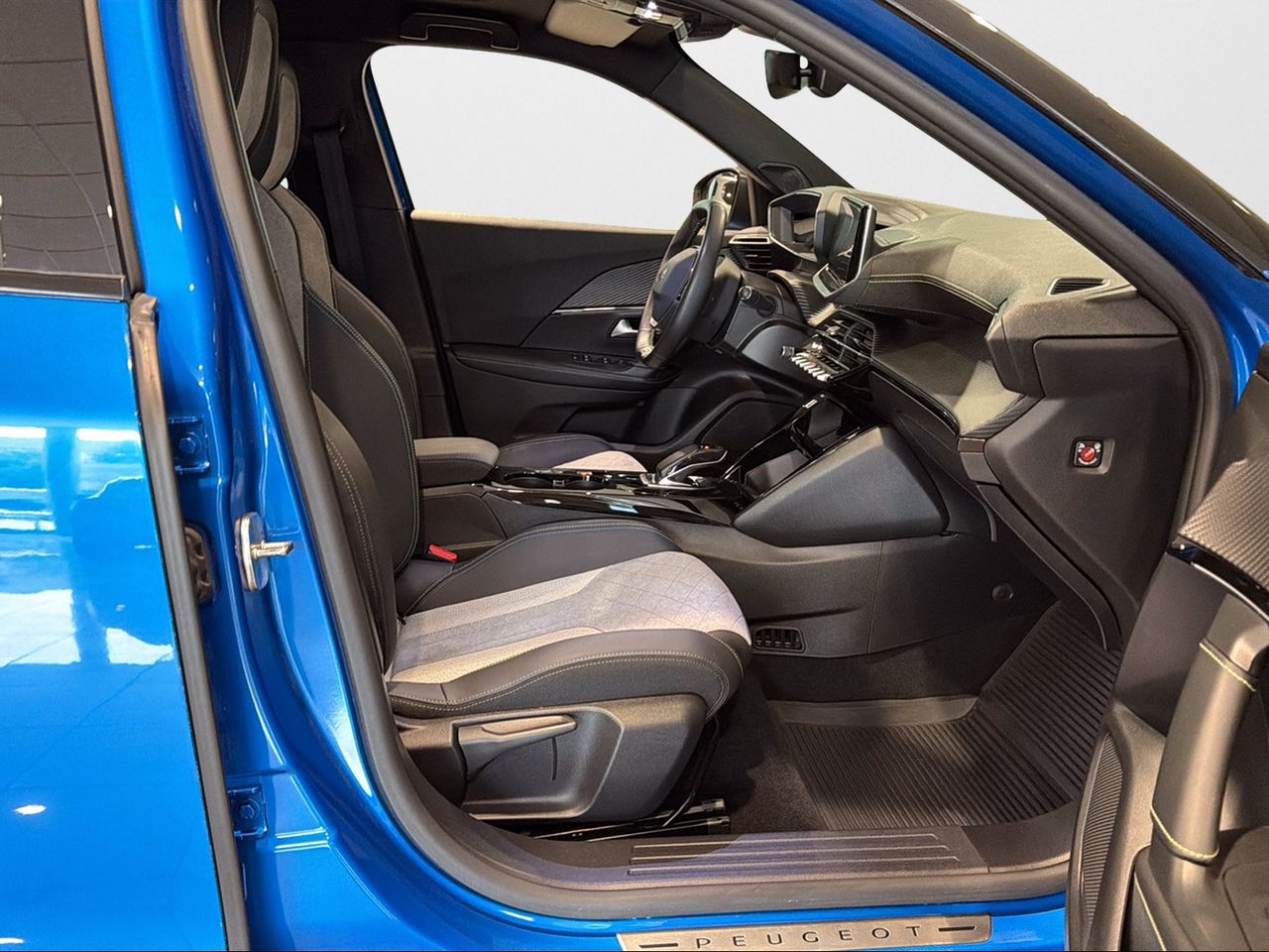 Peugeot e-2008 Eléctrico GT - Foto 2