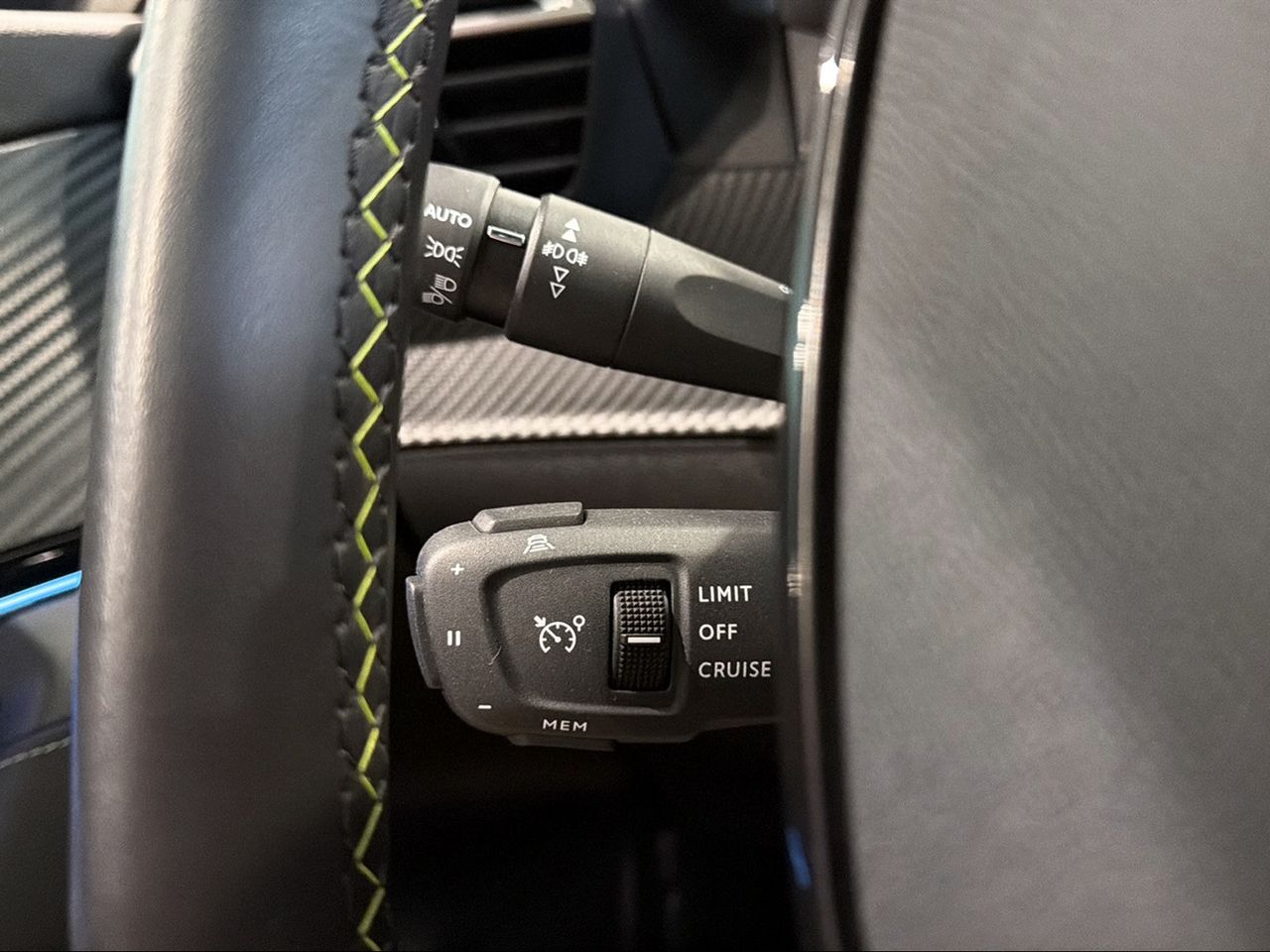 Peugeot e-2008 Eléctrico GT - Foto 2