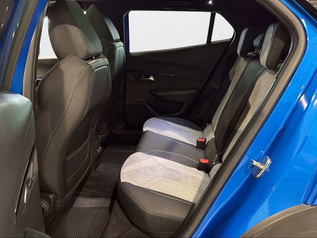Peugeot e-2008 Eléctrico GT - Foto 2
