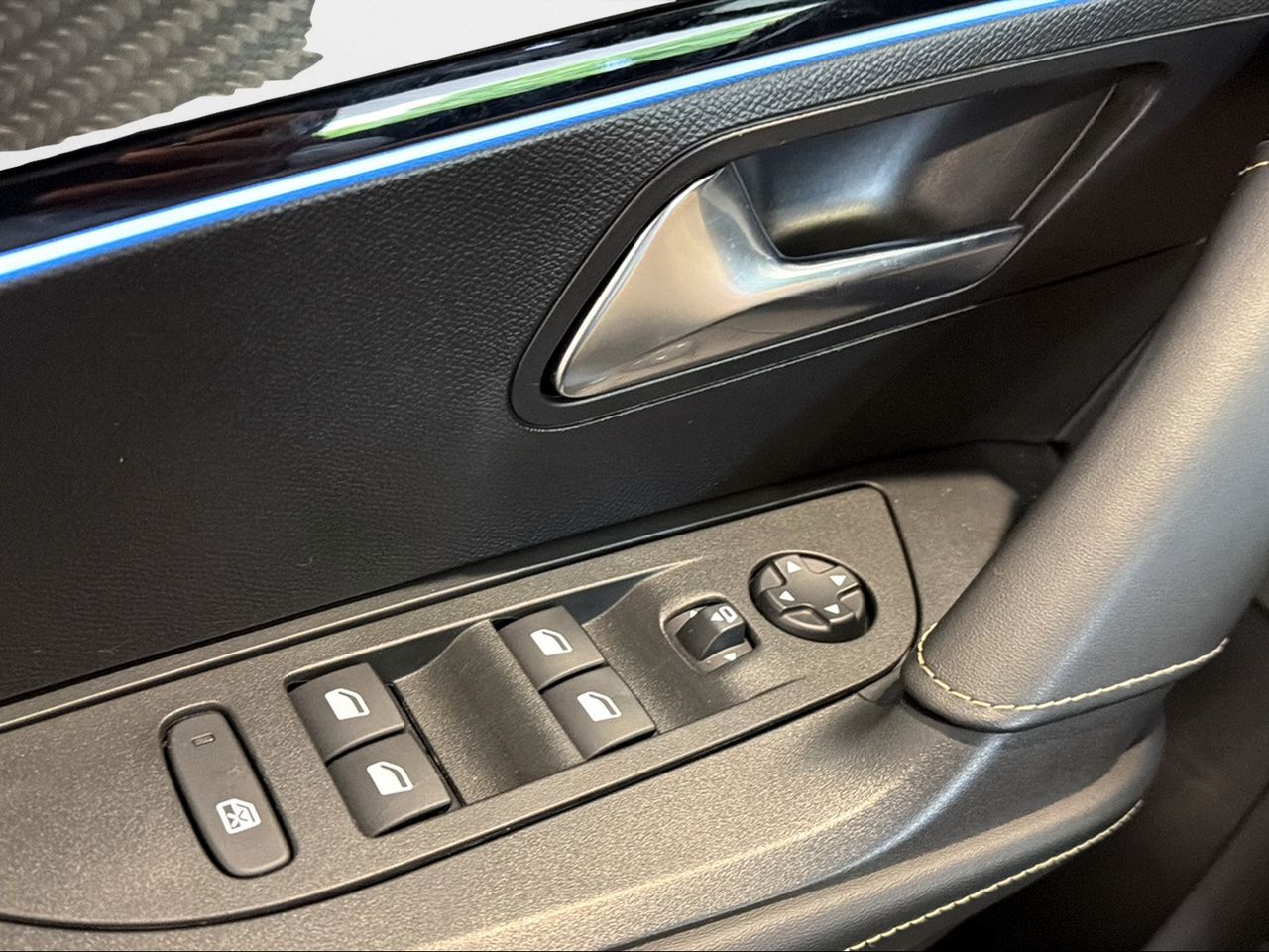 Peugeot e-2008 Eléctrico GT - Foto 2