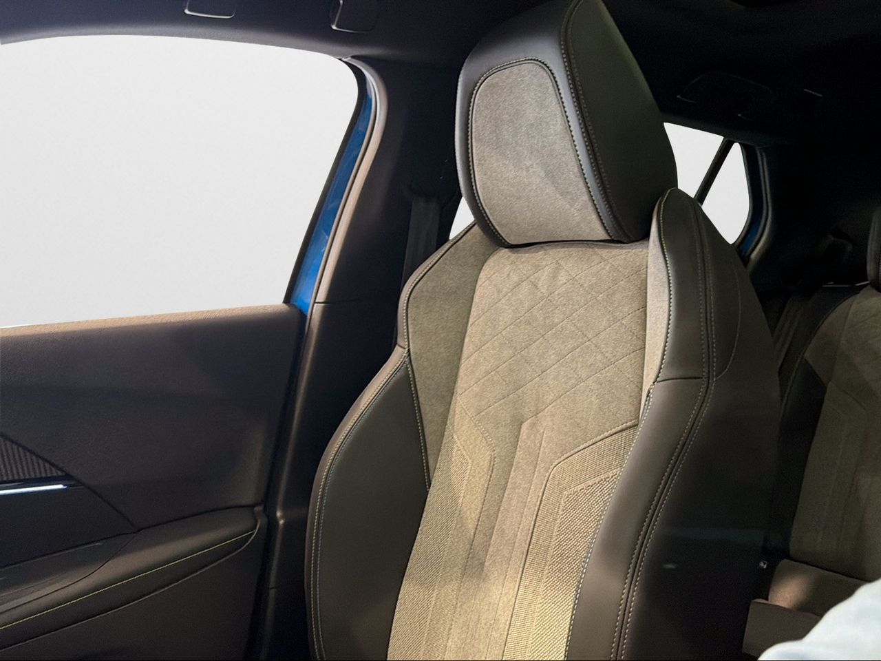 Peugeot e-2008 Eléctrico GT - Foto 2