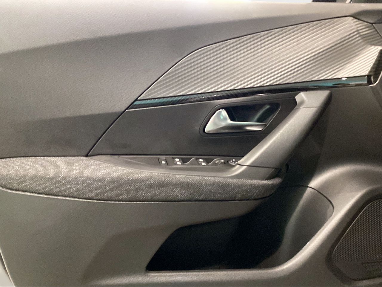Peugeot 2008 Edition Turbo 100 S&S 6 Vel MAN - Foto 2