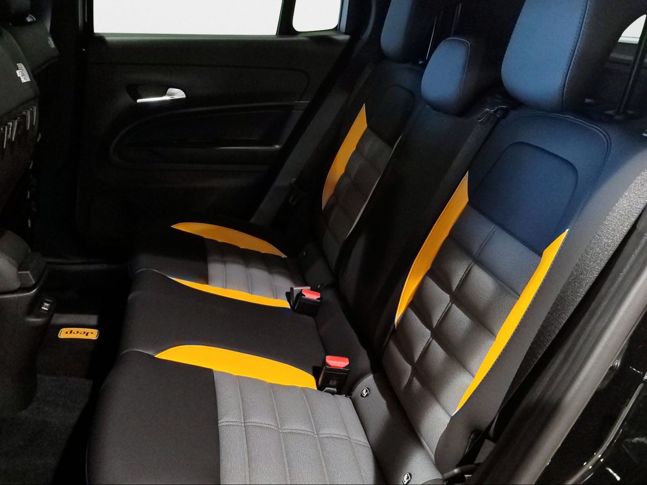 Jeep Avenger 1.2 eHybrid 4xe 145CV T. North Face - Foto 2