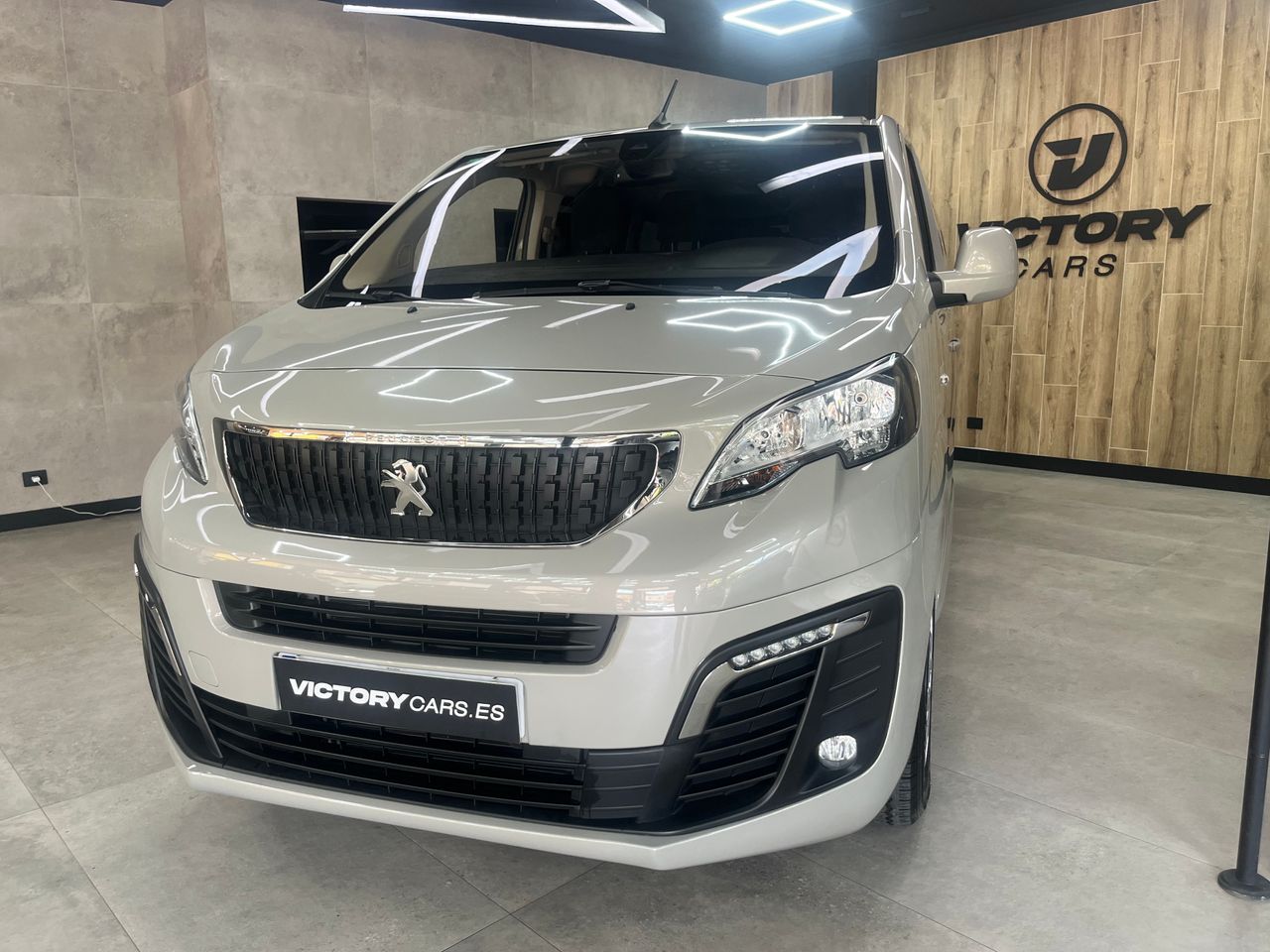 Granallado automatico de piezas  de segunda mano - peugeot traveller 2020 /