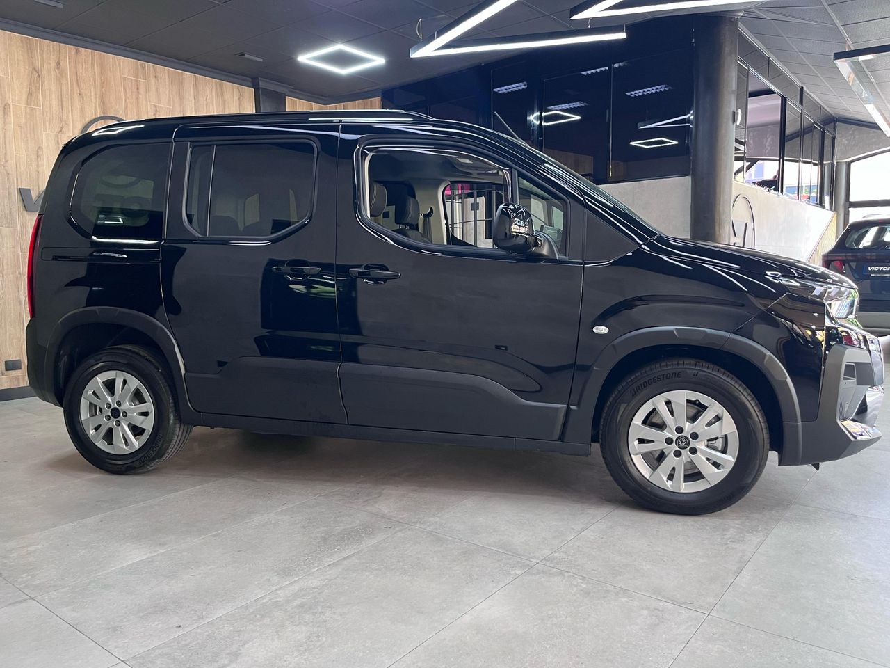 peugeot rifter 2024 / foto grande (3)