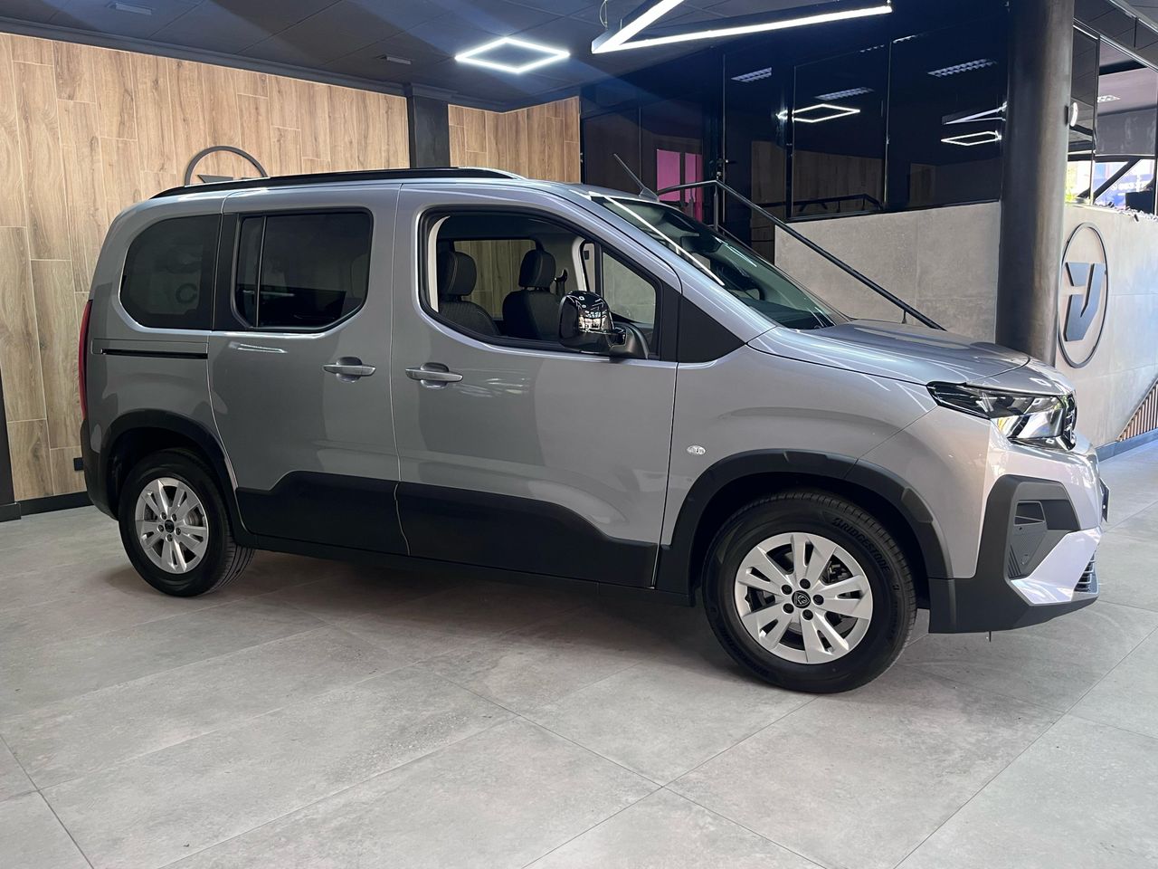 peugeot rifter 2024 / foto grande (2)