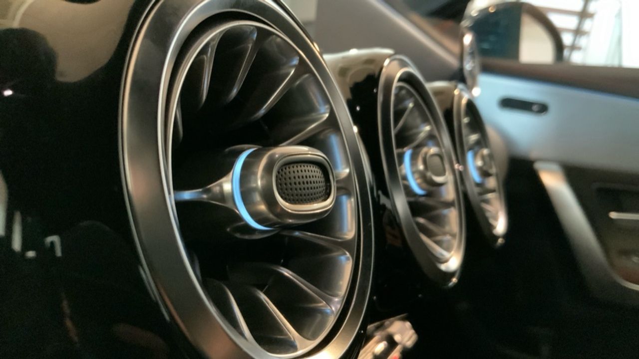 Mercedes CLA 180 AMG Line (EURO 6d) - foto 22