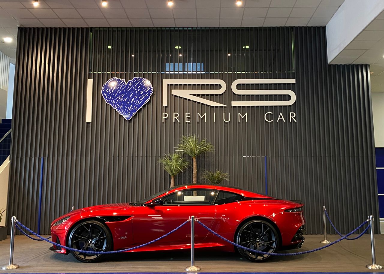 Rebajado venta amplio chalet  de segunda mano - aston martin dbs 2021 /