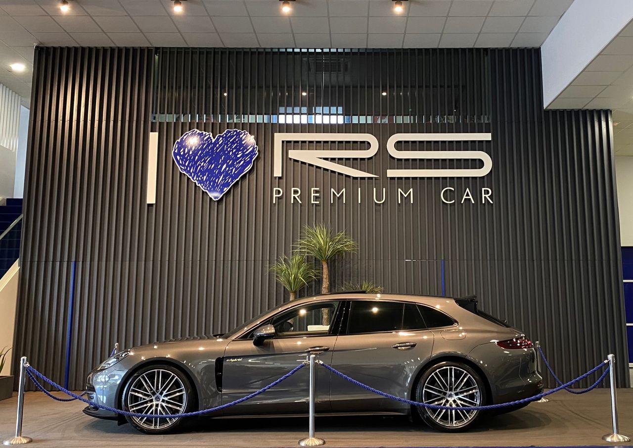 porsche panamera 2018 /
