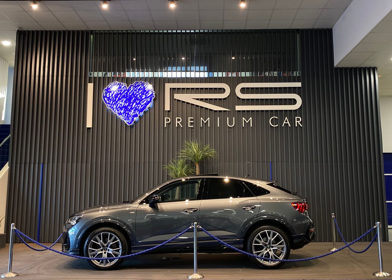 audi q3 2023 /