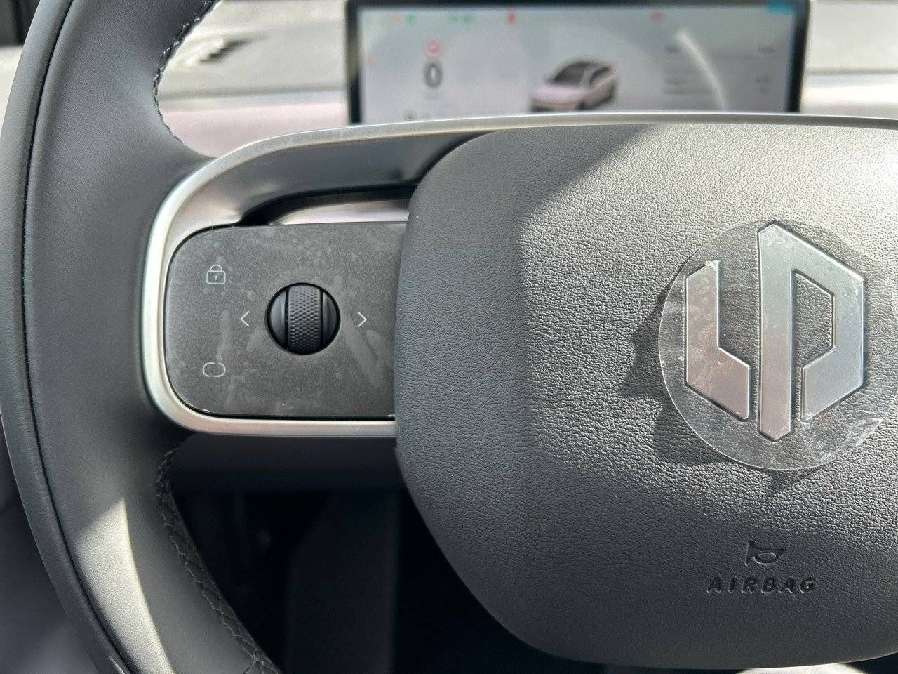 Leapmotor C10  C10 REEV 28.4 kWh  Auto Design - Foto 16