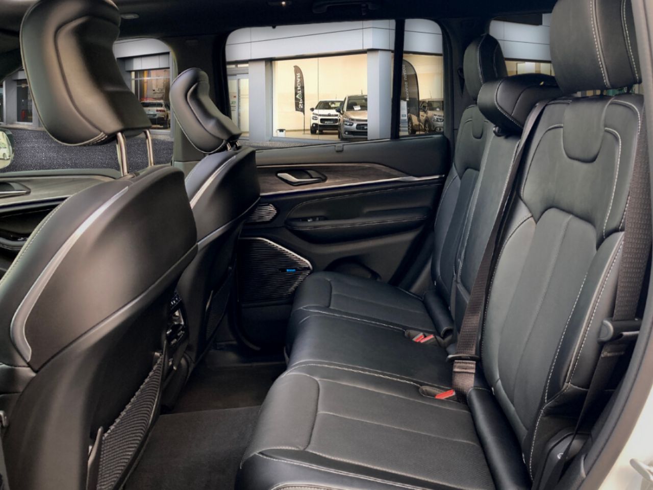 Jeep Grand Cherokee   4xe 2.0 PHEV Overland - Foto 11