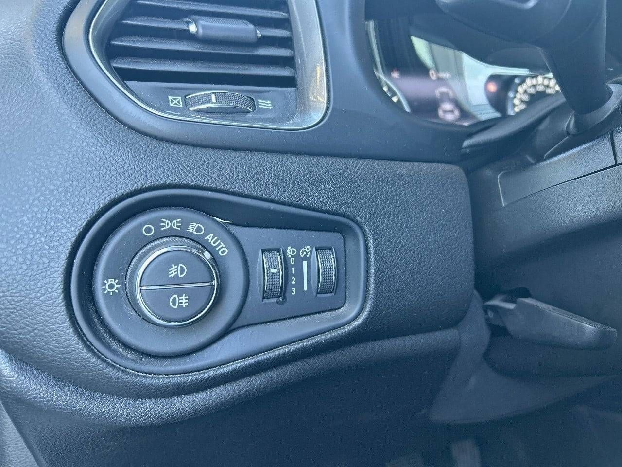 Jeep Renegade   1.0 Gasolina 88 kW (120 CV) Limited - Foto 21