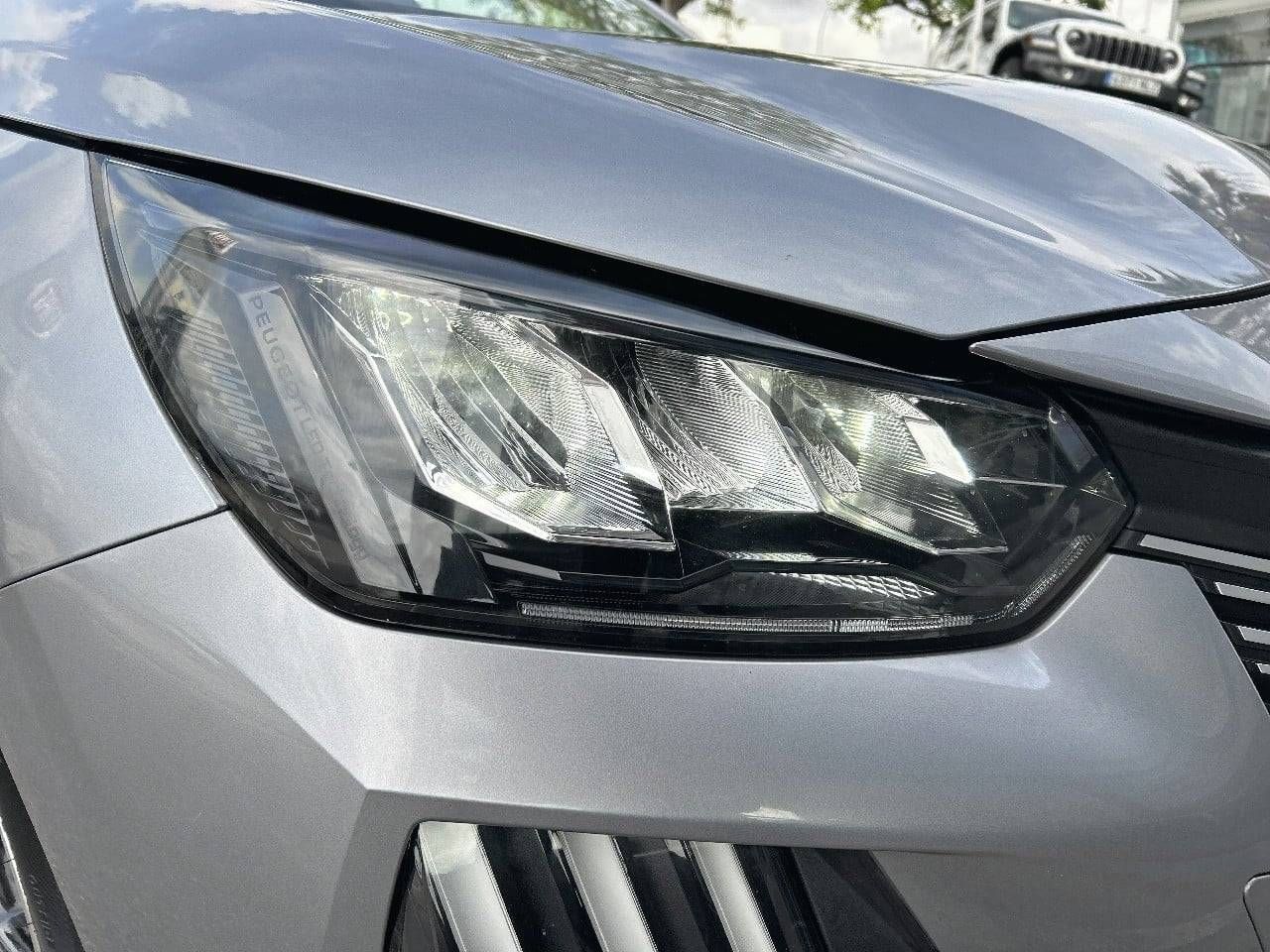 Peugeot 208   Gasolina 100 S&S 6 Vel. MAN Allure - Foto 17