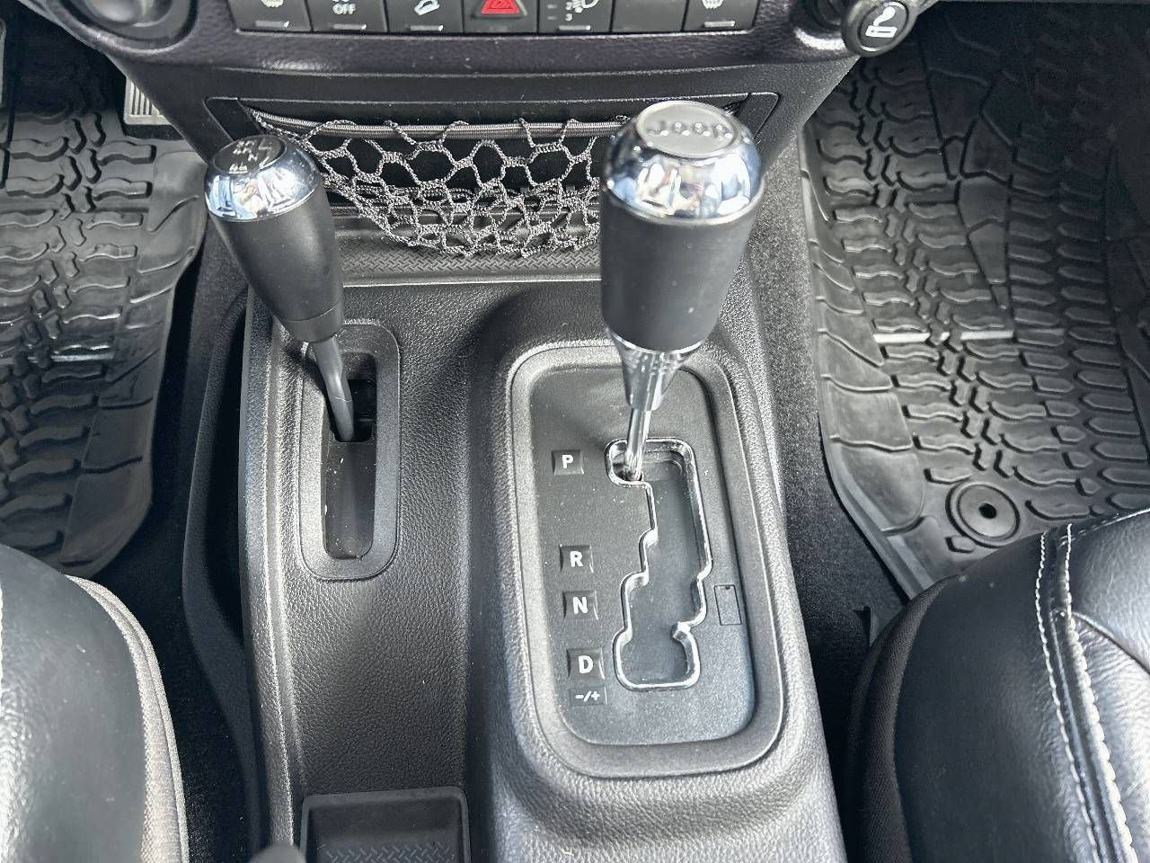 Jeep Wrangler  3.6 V6  Auto Sahara - Foto 15