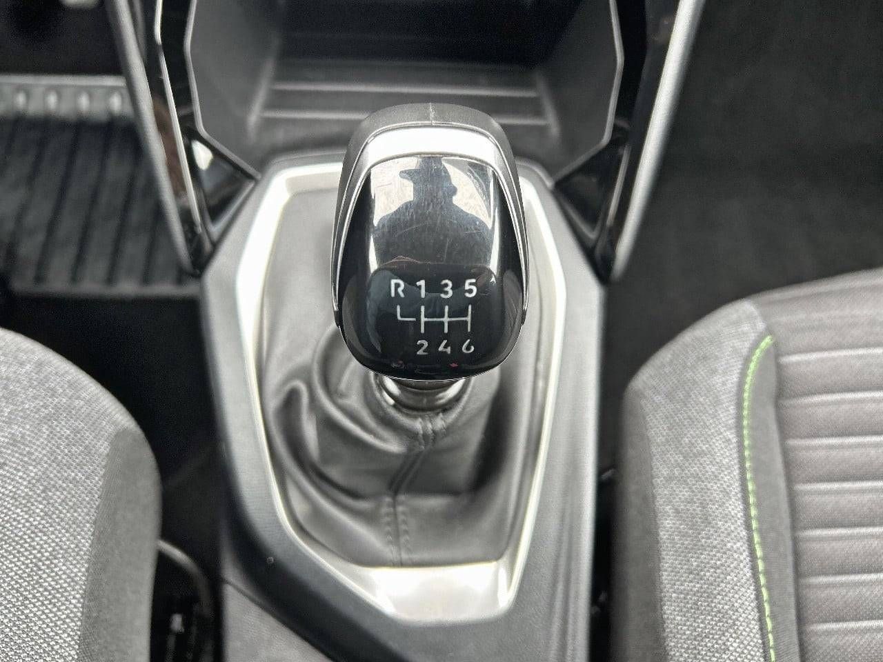 Peugeot 2008   Gasolina 100 S&S 6 Vel. MAN Allure - Foto 15