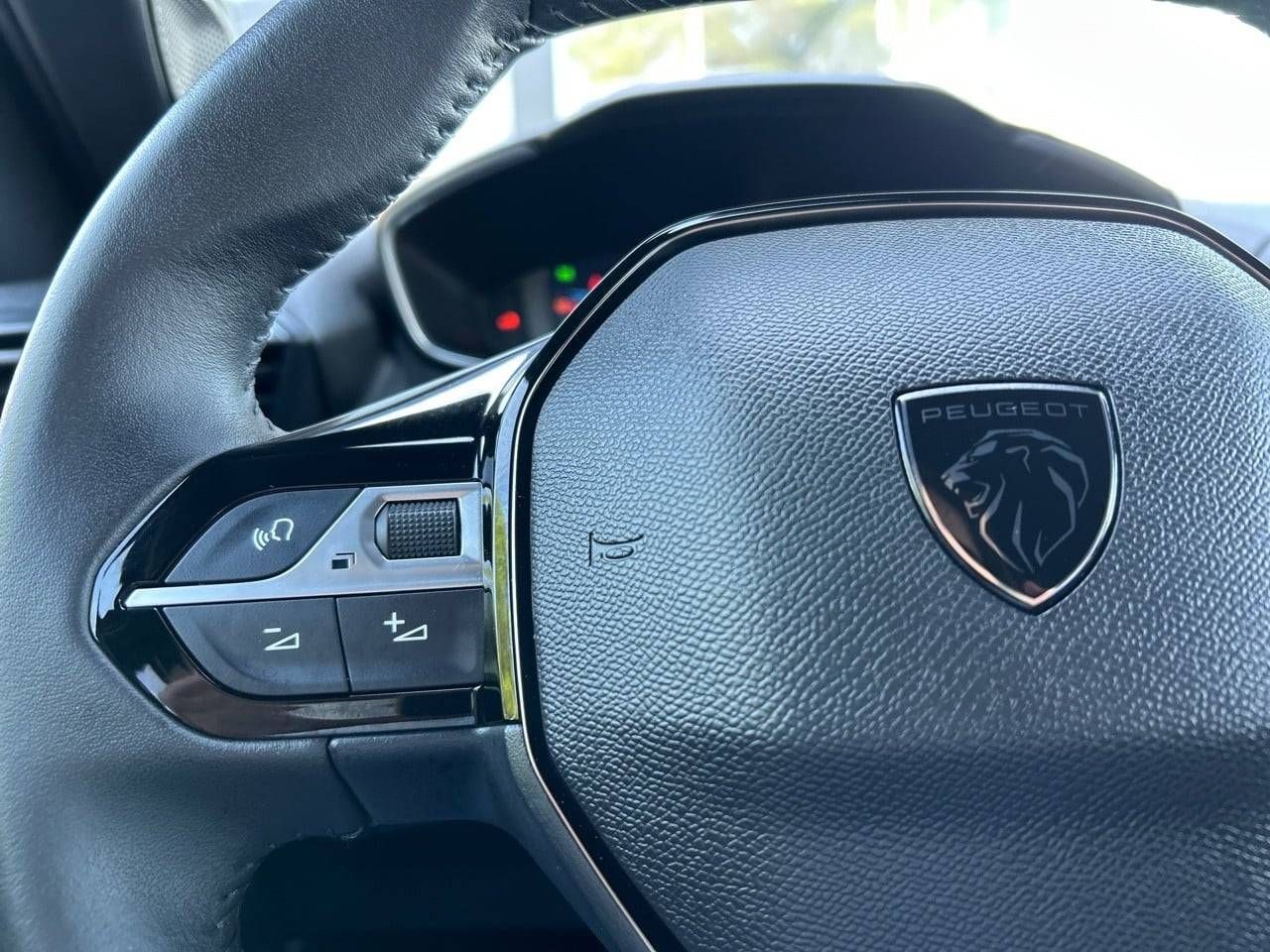 Peugeot 2008   Gasolina 100 S&S 6 Vel. MAN Allure - Foto 18
