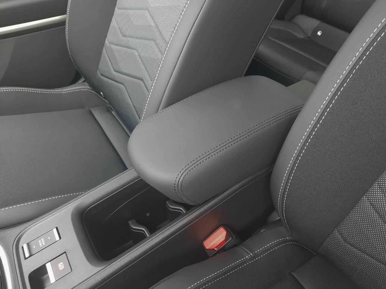 Jeep Avenger  1.2 G 74kW (100CV) Altitude - Foto 32