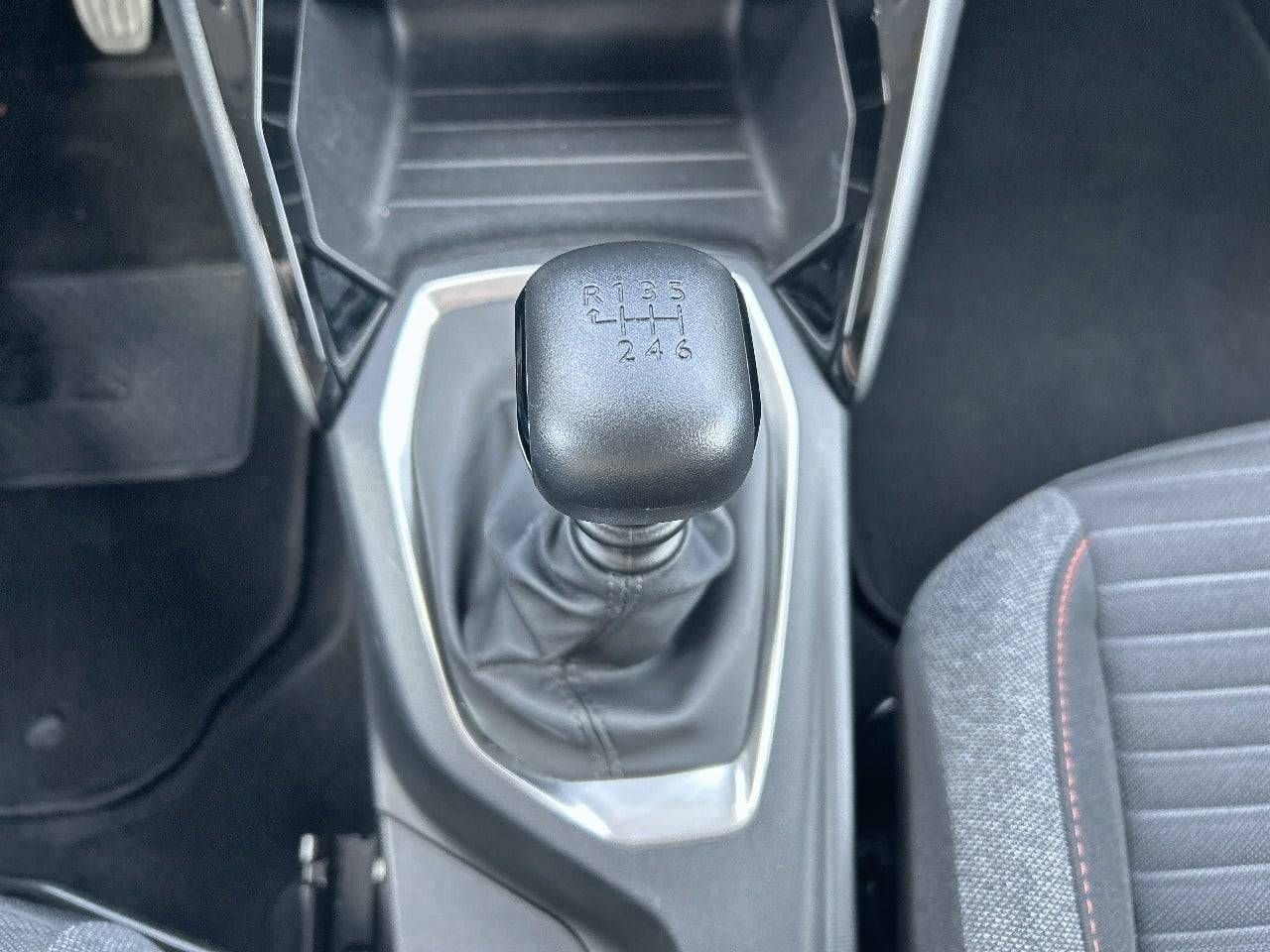 Peugeot 2008   Puretech 100 S&S BVM6 Active - Foto 15