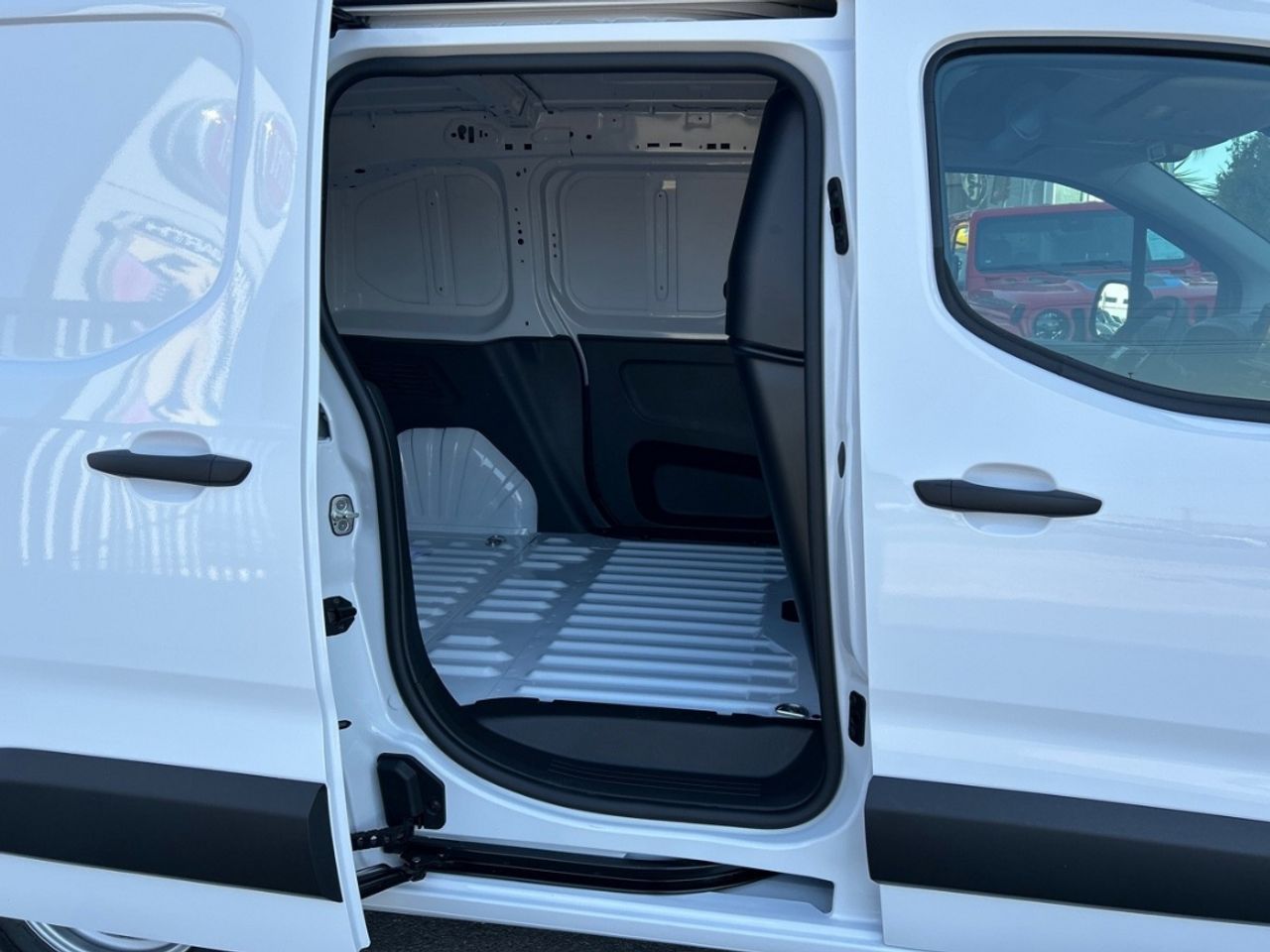 Fiat Doblò  1.5 75kW (100CV) diésel MT6 Talla M - - Foto 13
