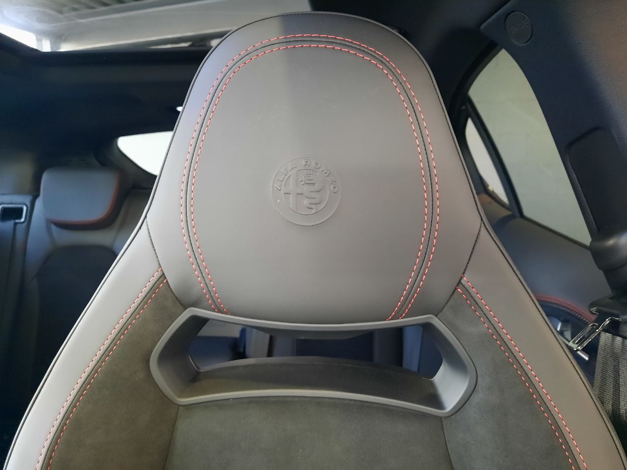 Alfa Romeo Stelvio  2.9 Gasolina 375kW (510CV) Quadrifogl Q4 Quadrifoglio - Foto 28