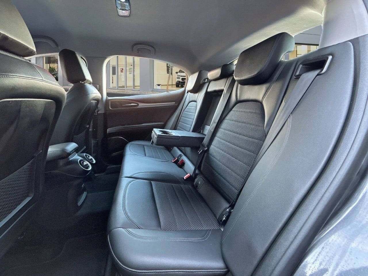 Alfa Romeo Stelvio  2.2 Diésel 140kW (190CV)  Q4 Sprint - Foto 11