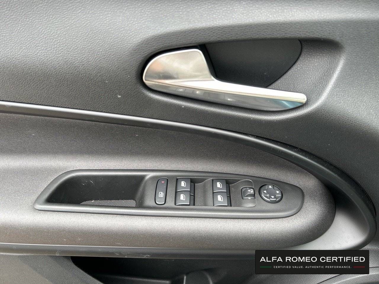 Alfa Romeo Junior  Elettrica  115kW (156CV) Speciale - Foto 18