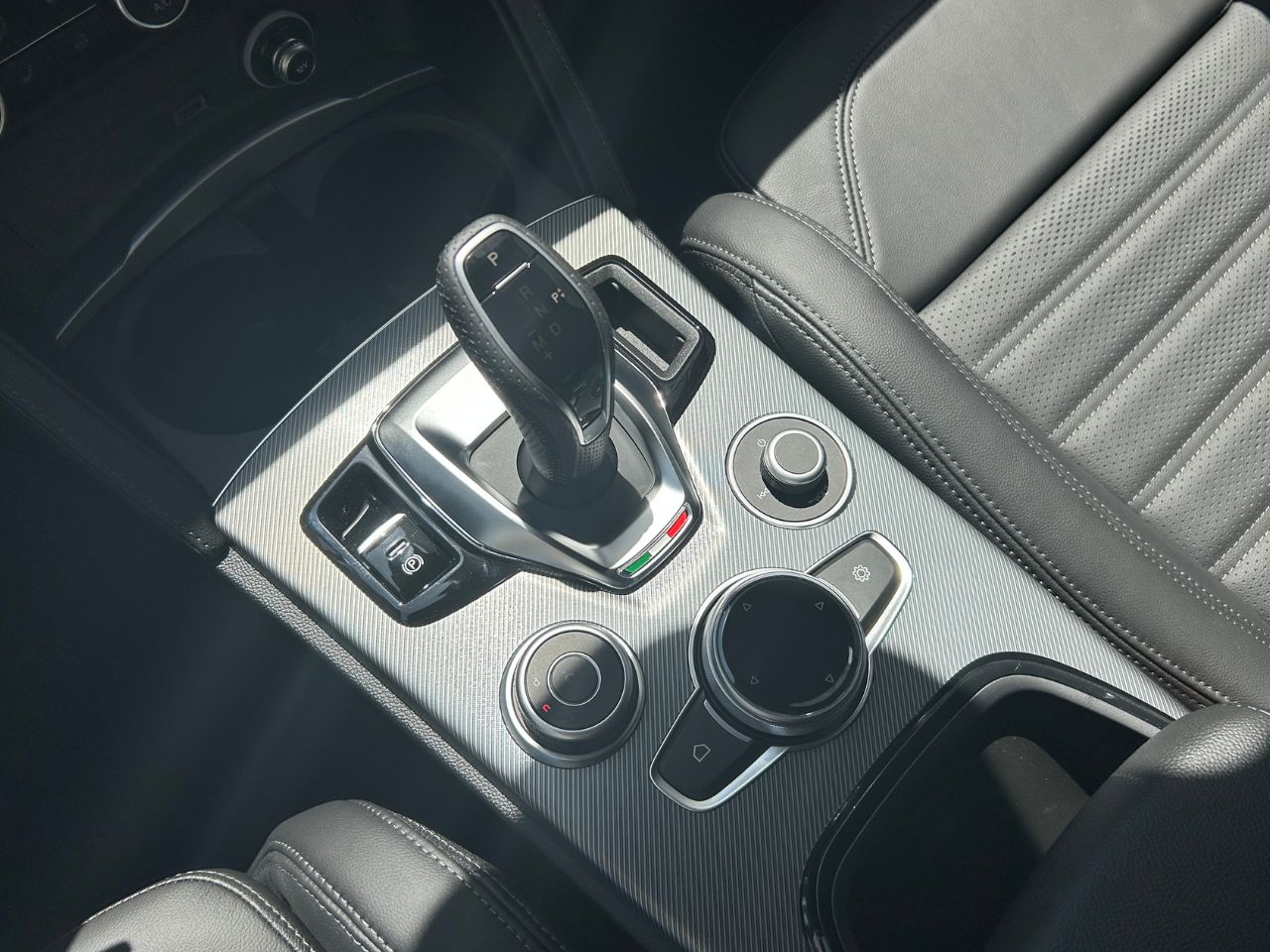 Alfa Romeo Stelvio  2.0 Gasolina 206kW (280CV)  Q4 Veloce - Foto 29