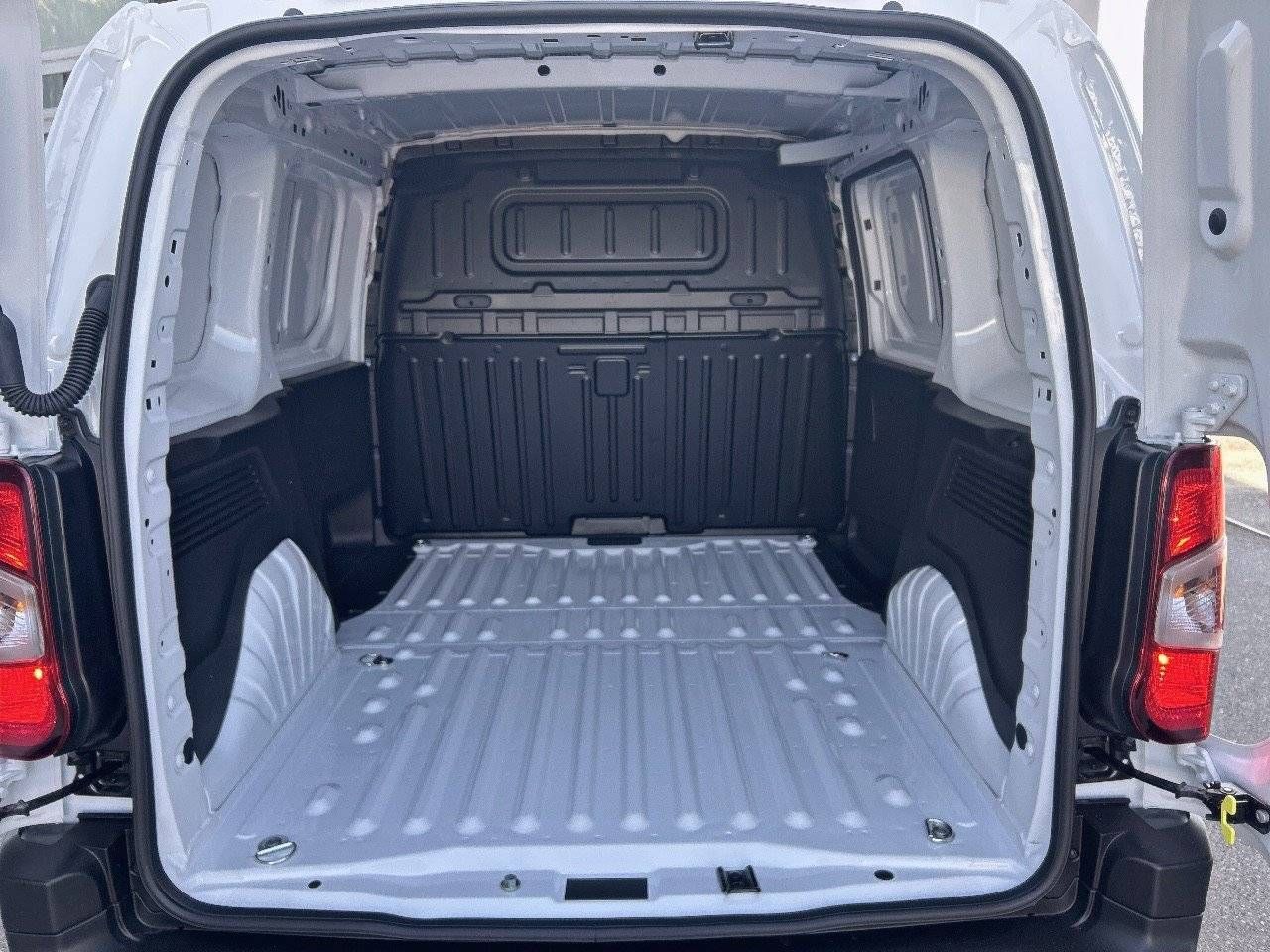 Fiat Doblò  Furgón L1 BlueHDi 1.5 L 650kg 100CV - - Foto 8