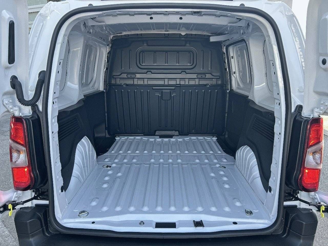 Fiat Doblò  Furgón L1 BlueHDi 1.5 L 650kg 100CV - - Foto 8