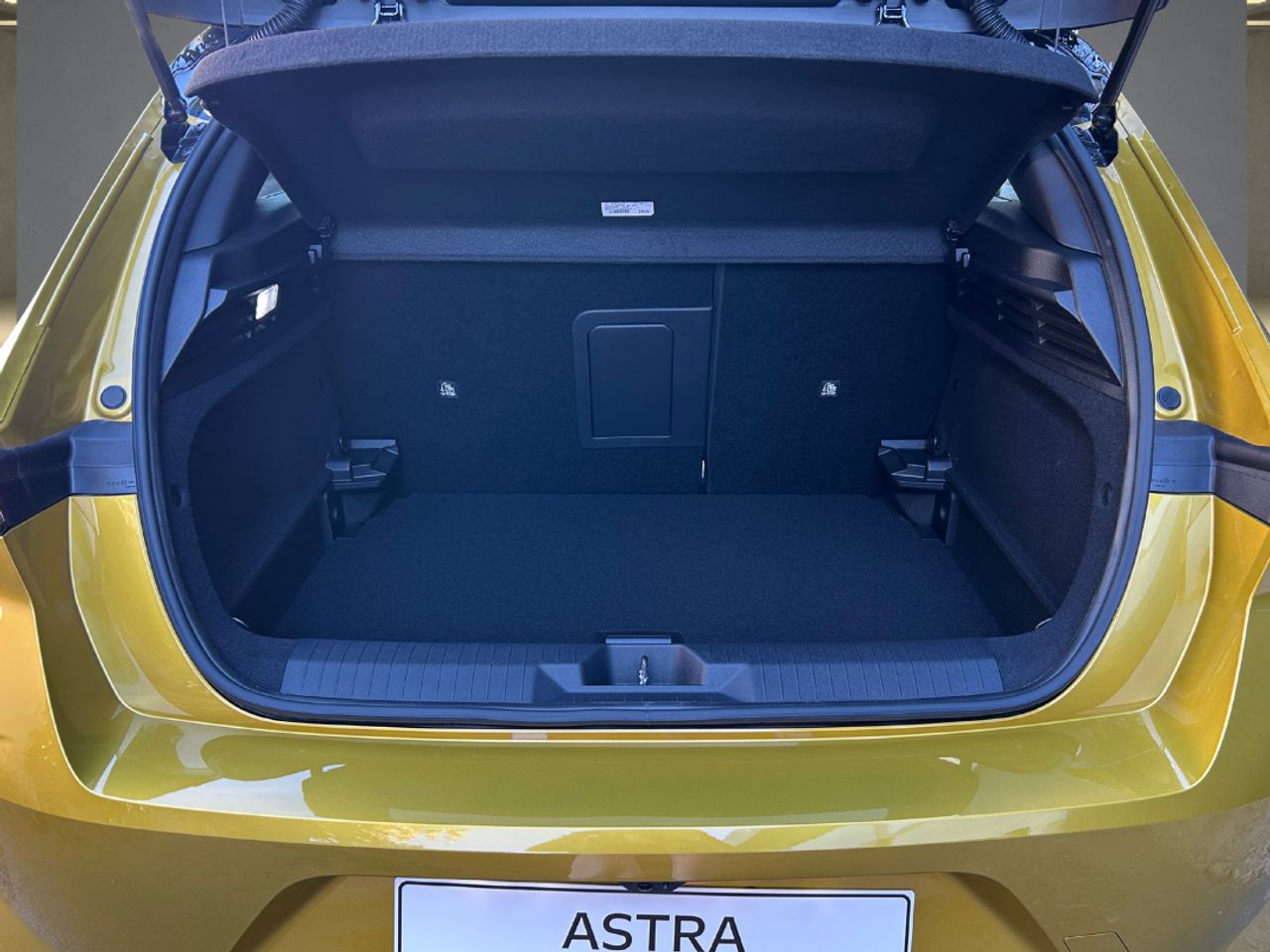 Opel Astra  1.2T XHT Hybrid 107kW  eDCT6 Ultimate - Foto 7