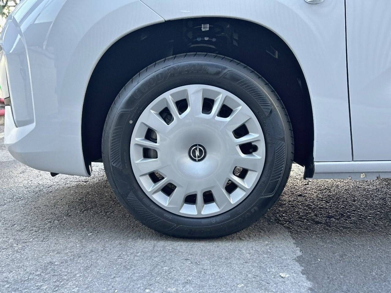 Opel Combo Cargo  100 Cv 1.5 Td S/S MT6 €6.4 - - Foto 12