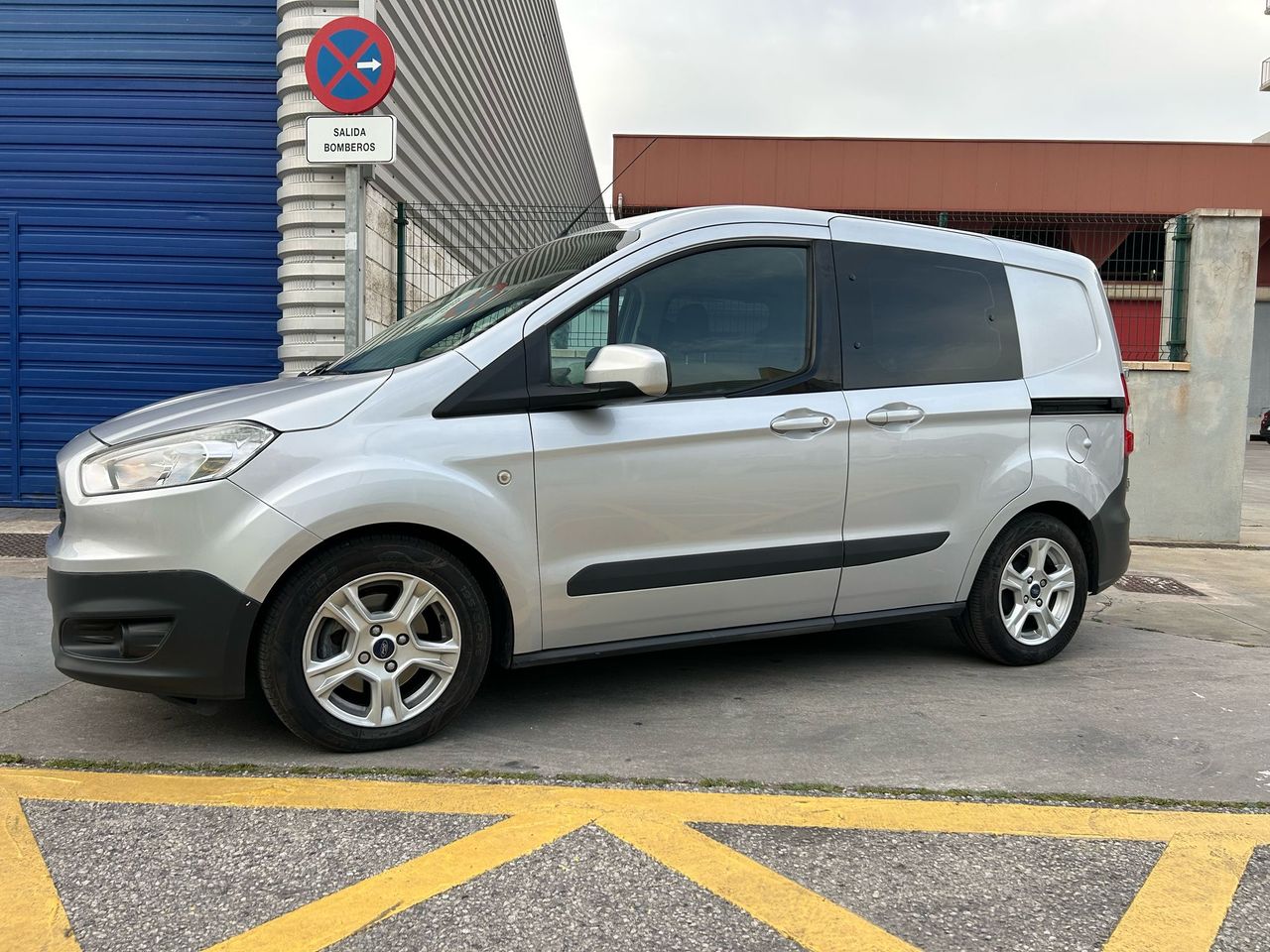 Foto ford transit courier 2018 /