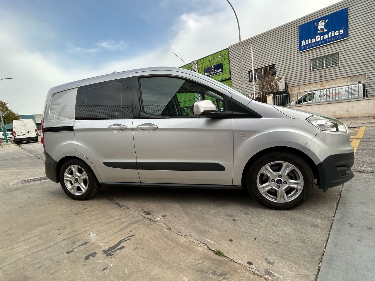 ford transit courier 2018 / foto grande (3)